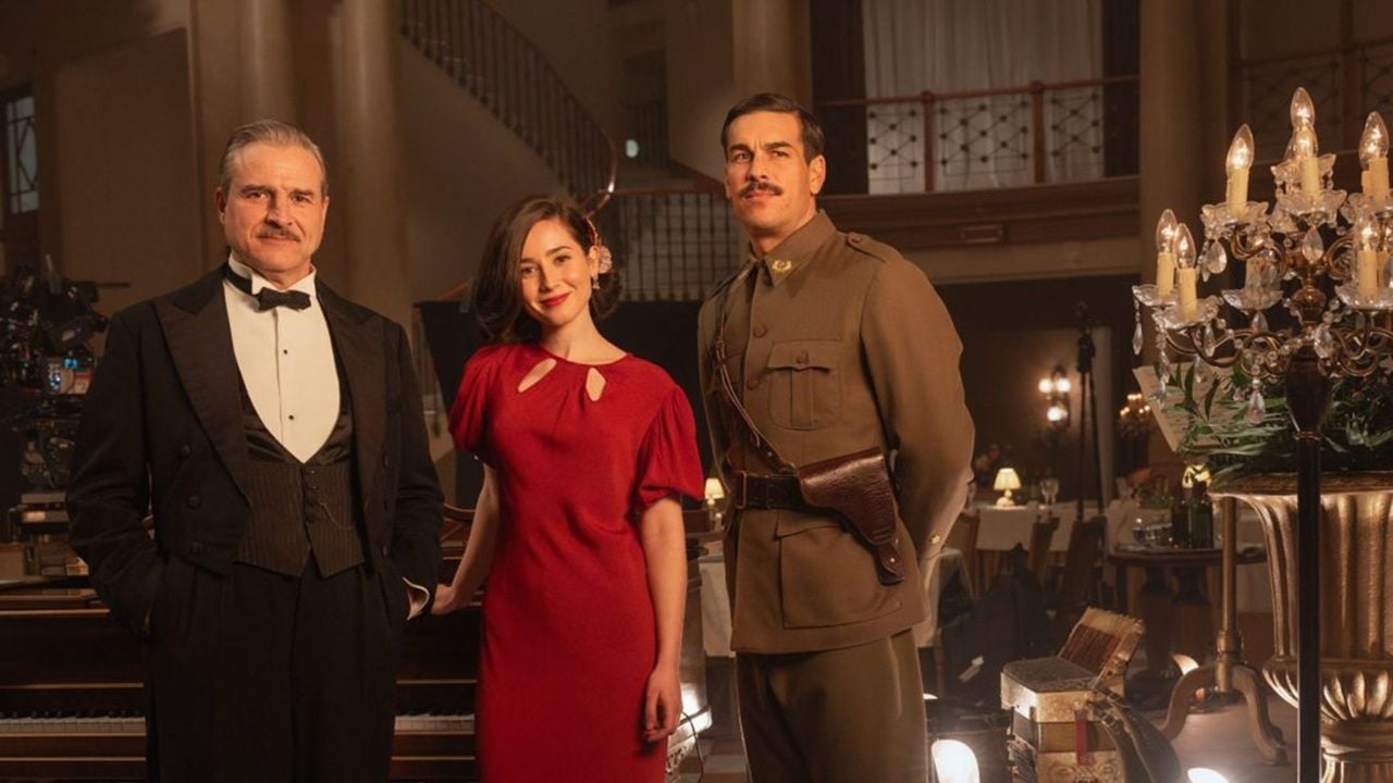 Acaba de terminar la Guerra Civil, eres republicano y te toca servirle la cena a Franco