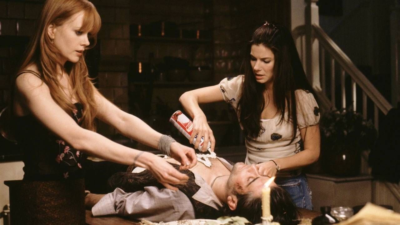 Nicole Kidman y Sandra Bullock en 'Prácticamente magia'