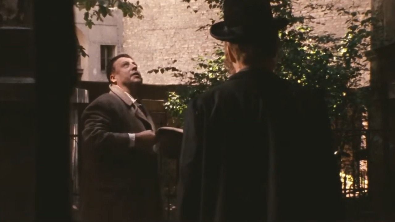 Una de las miniseries más extremas de todos los tiempos: son 14 episodios pero tiene la categoría de cine con mayúsculas