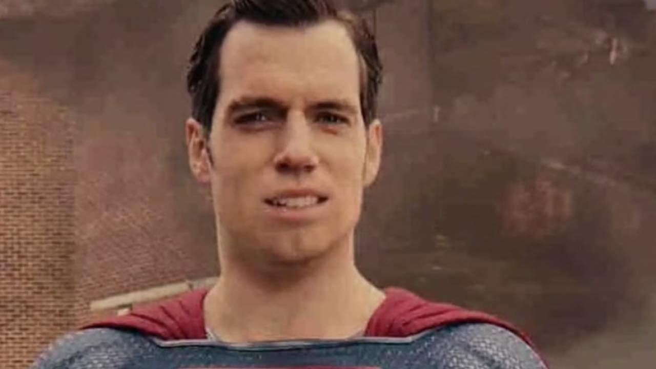 Henry Cavill como Superman en 'Liga de la Justicia'. Imagen que apareció en el filme con el bigote del actor eliminado