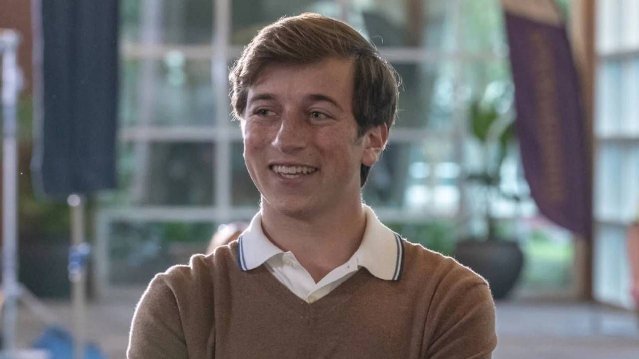 Skyler Gisondo como Jimmy Olsen en Superman