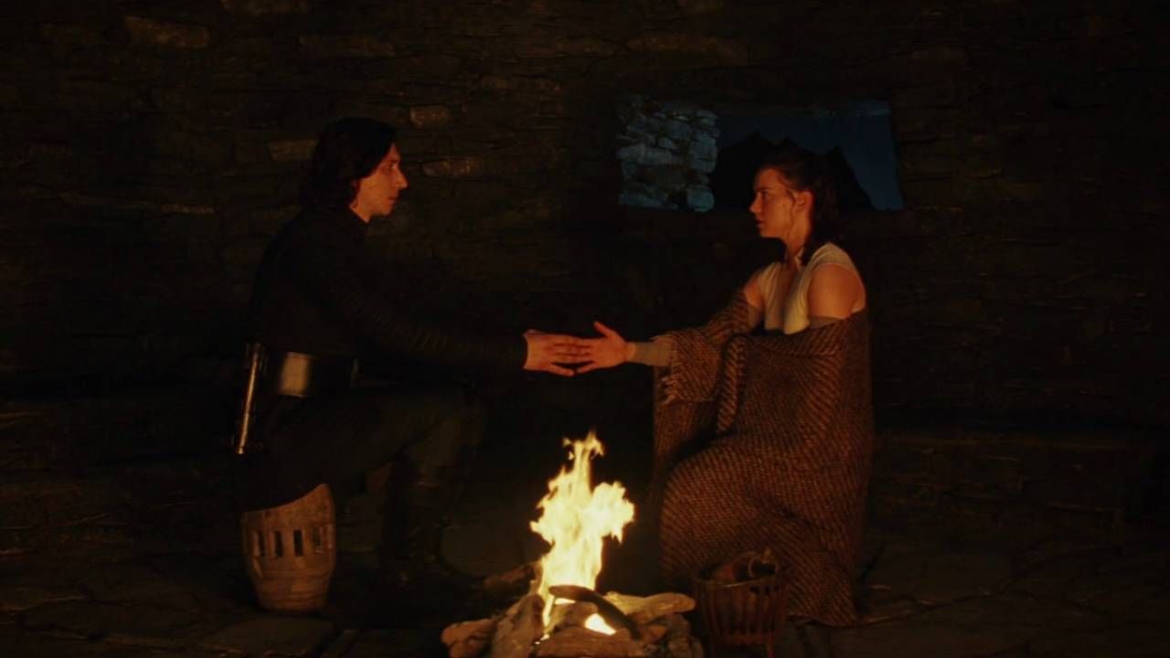 Adam Driver como Ben Solo y Daisy Ridley como Rey en 'Star Wars: Los últimos Jedi'