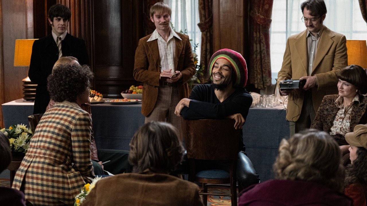 Kingsley Ben-Adir como Bob Marley