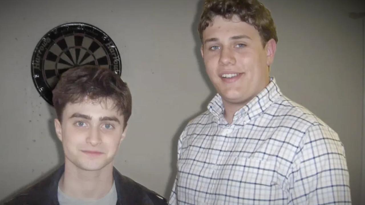 Daniel Radcliffe y el actor Rob Knox