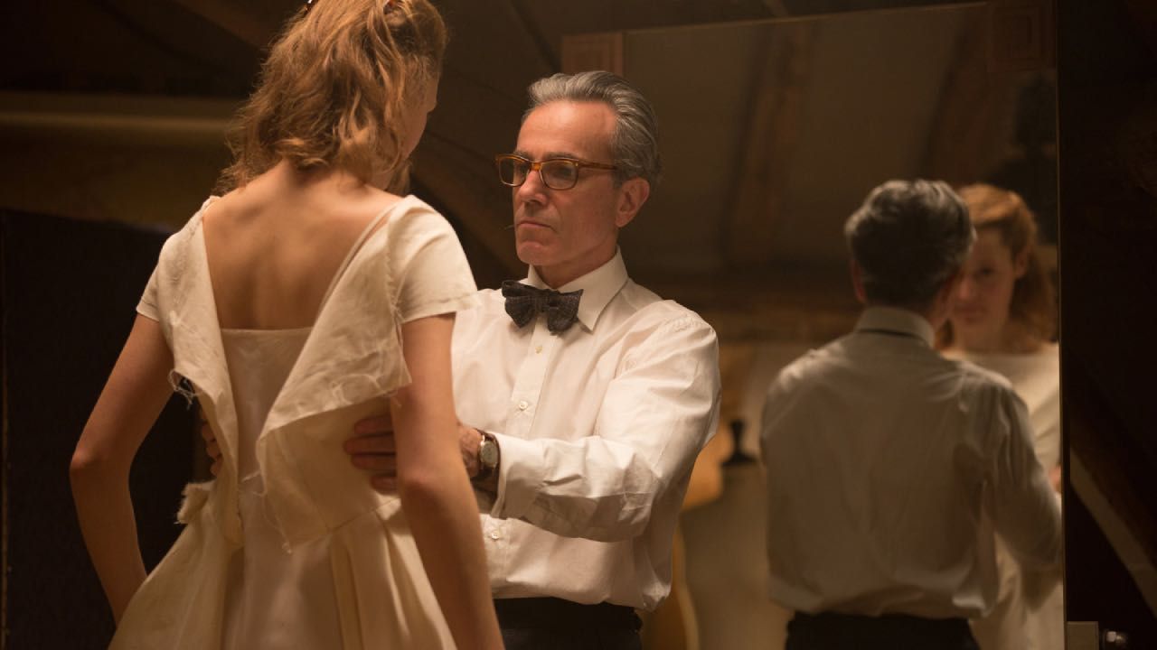 Daniel Day-Lewis junto a Vicky Krieps en 'El hilo invisible'