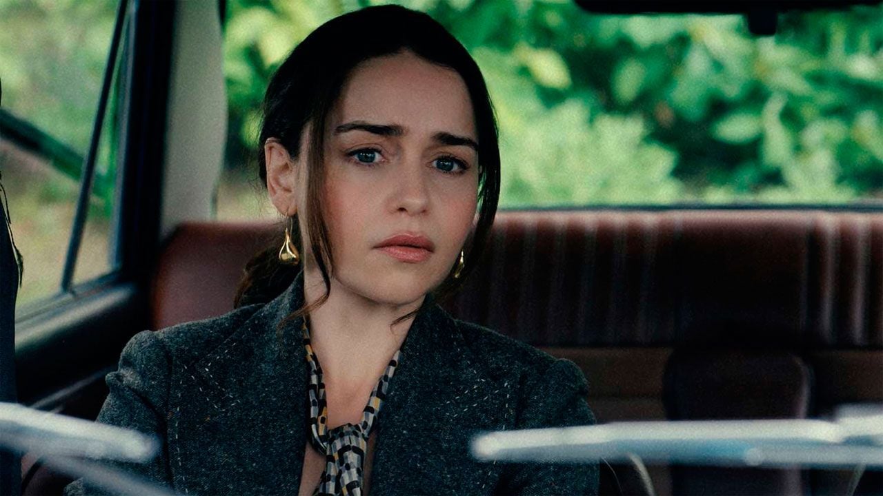 La nueva serie de Emilia Clarke tiene una puntuación casi perfecta, pero ha sido cancelada tras una temporada: “Por favor, recomiéndenla”