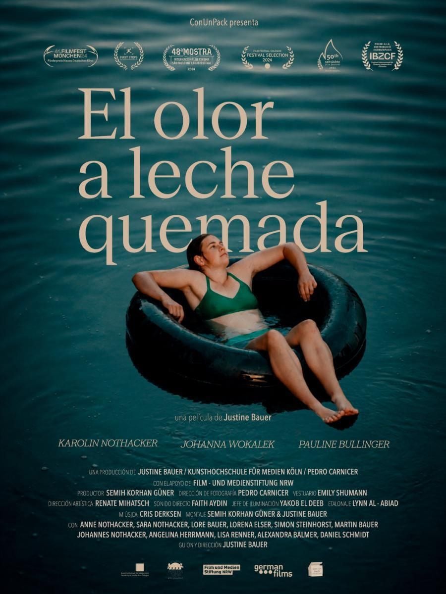 Cartel de la película 'El olor a leche quemada', mostrando a las protagonistas en un entorno rural alemán.