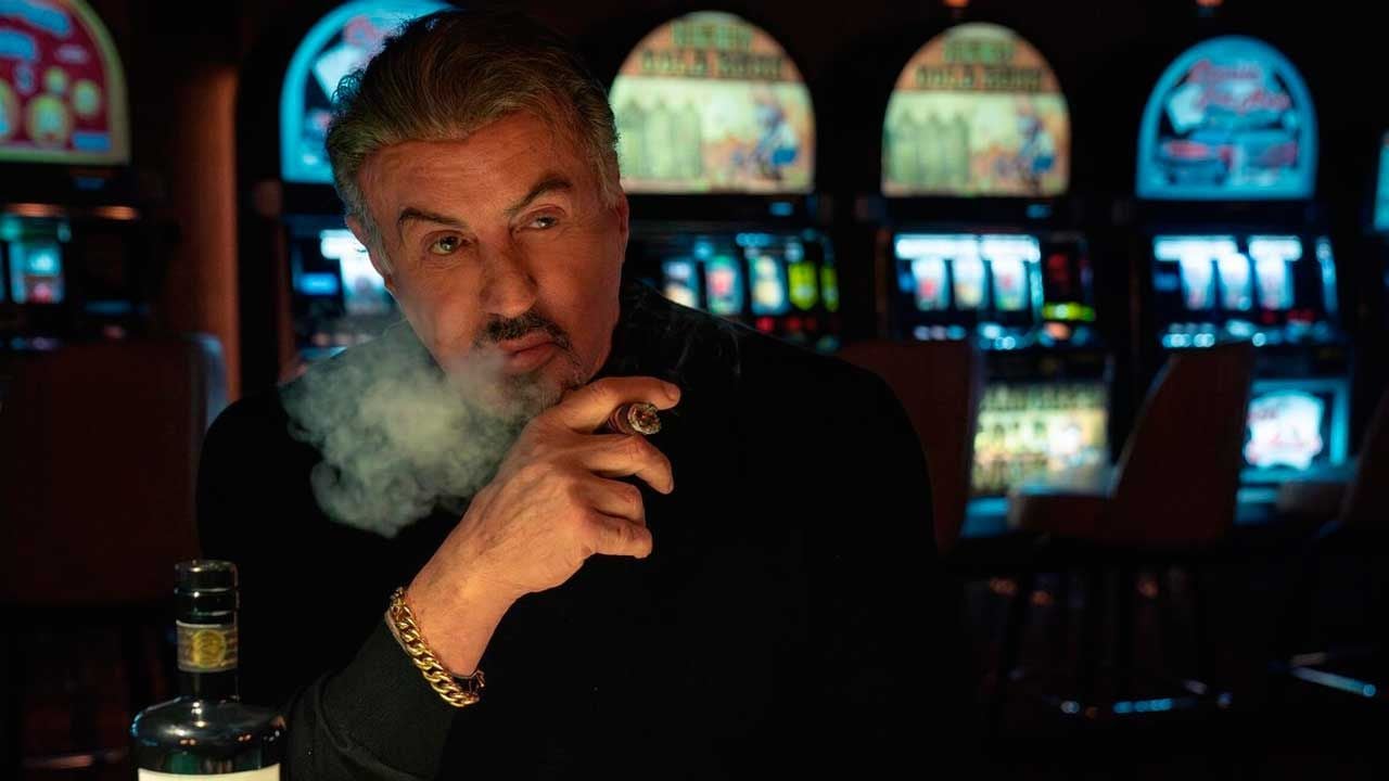 Tras los 26 despidos, la producción de la temporada 4 de ‘Tulsa King’ comienza sin nadie al volante: “Llevo 30 años en el negocio y nunca había visto esto”