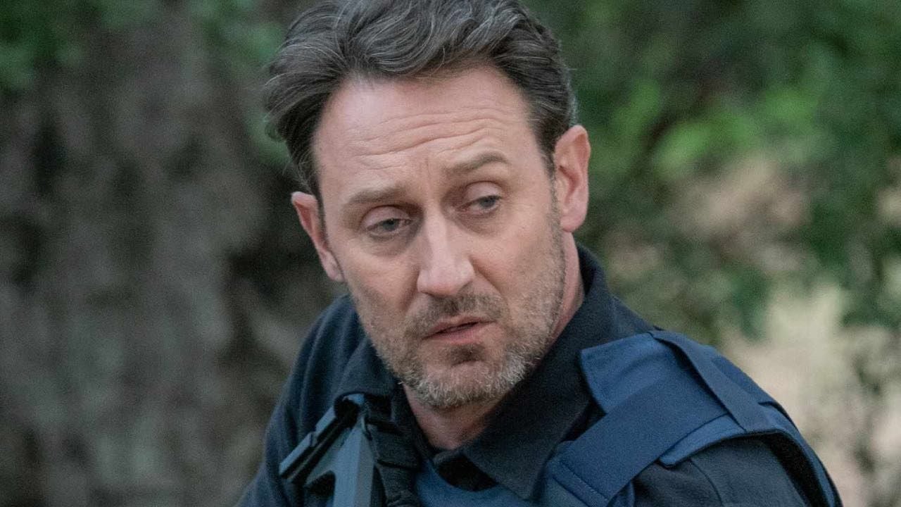 Josh Stewart como William LaMontagne