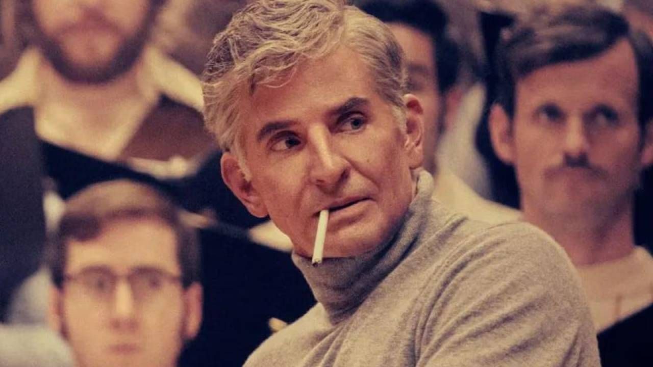 Bradley Cooper como Leonard Bernstein en 'Maestro'