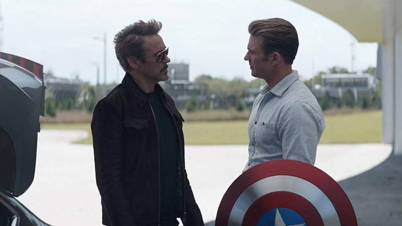 Robert Downey Jr. y Chris Evans como Tony Stark y Steve Rogers en 'Vengadores: Endgame'