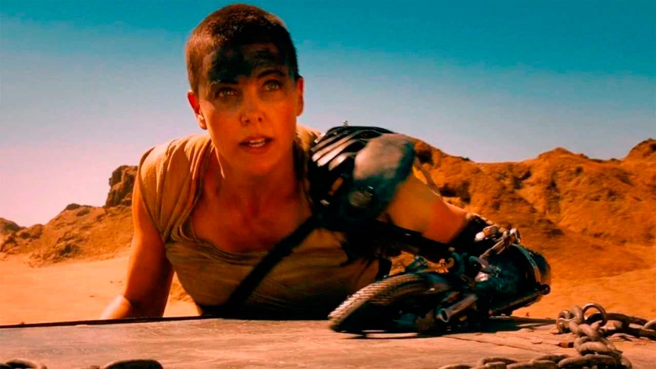 "Está gordo y apenas puede pelear": Charlize Theron no se corta hablando de esta famosa estrella de acción de los 90