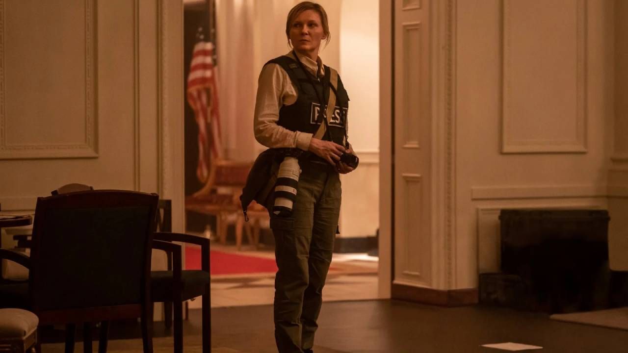 Kirsten Dunst como Lee en 'Civil War'