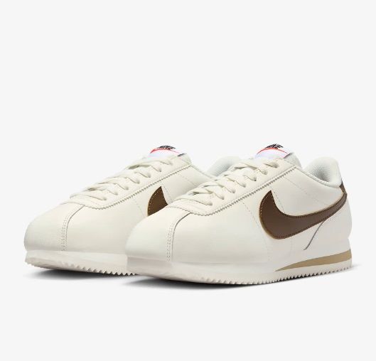 Zapatillas Cortez con detalles en color caqui.