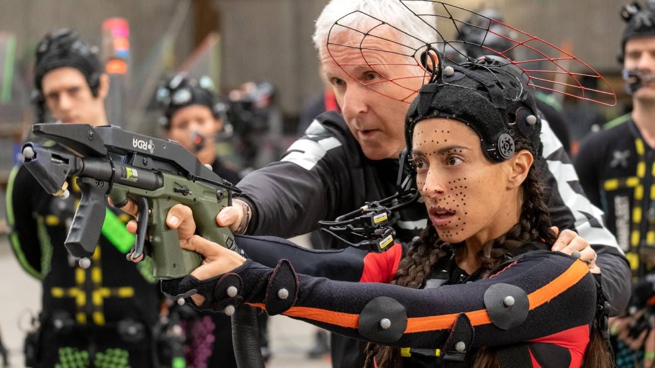 James Cameron junto a Onna Chaplin en el rodaje de 'Avatar: Fuego y ceniza'