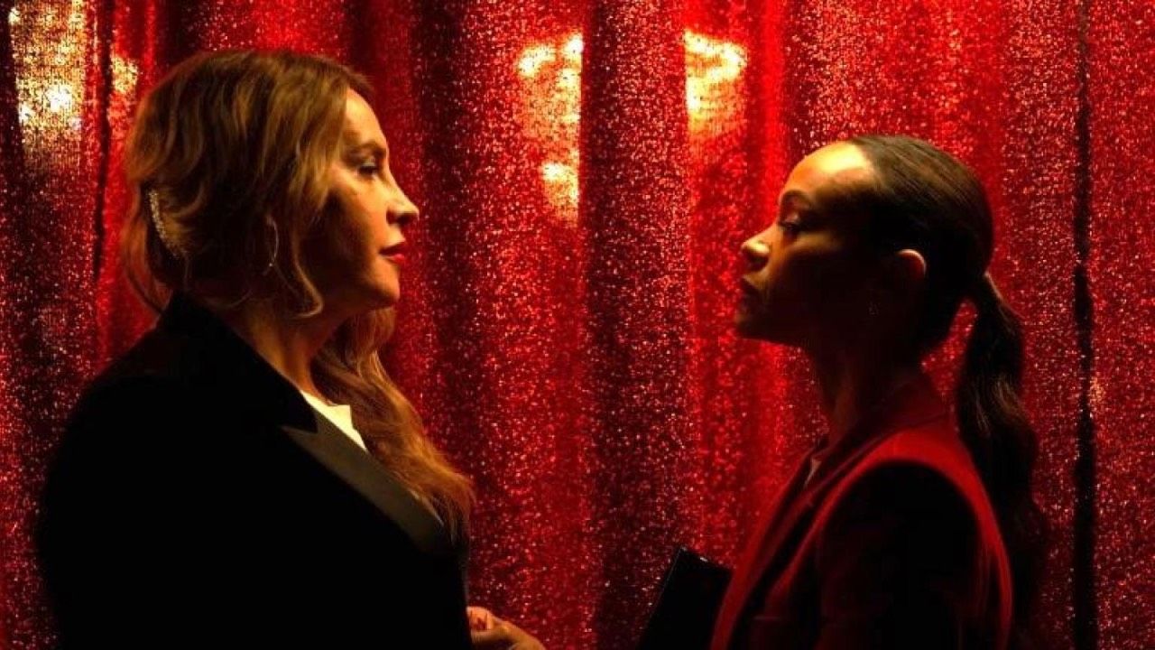 Karla Sofía Gascón y Zoe Saldaña en 'Emilia Pérez'