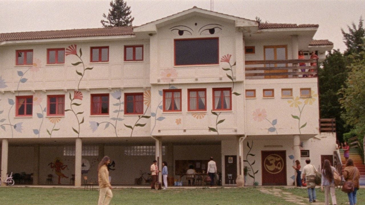 En los 70, un grupo de jóvenes quiso vivir de otra forma: hoy, la hija de dos de sus miembros sorprende con una película donde explora su propuesta En los 70, un grupo de jóvenes quiso vivir de otra forma: hoy, la hija de dos de sus miembros sorprende con una película donde explora su propuesta