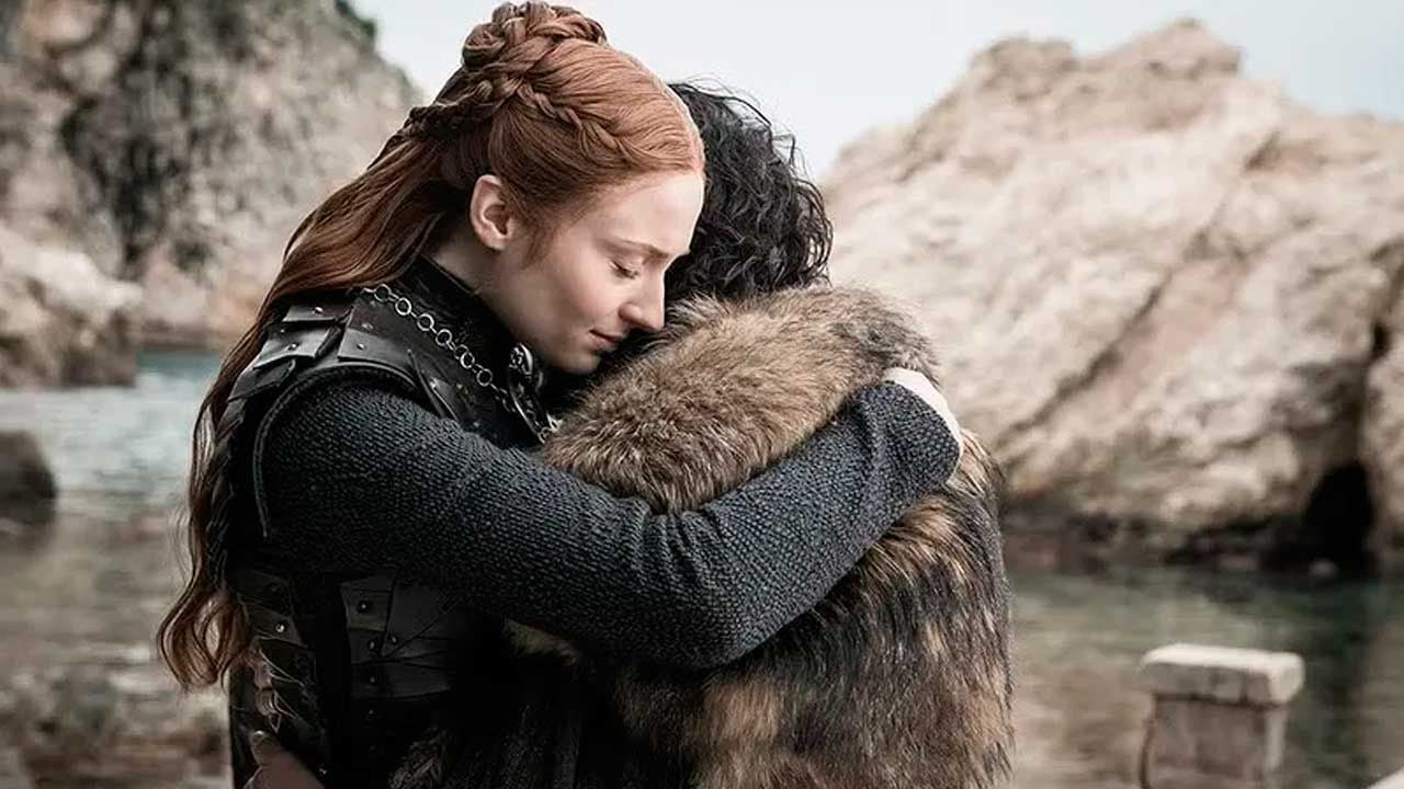 No sé si estamos preparados para ver a estos actores de 'Juego de Tronos' siendo amantes, pero hasta ellos piden disculpas: "Es muy raro para todos nosotros"