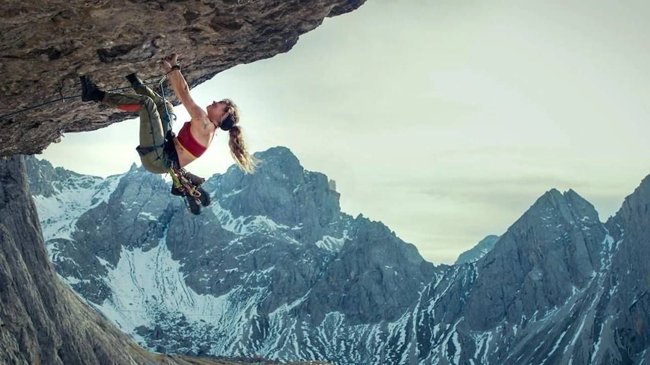 Lily James en 'Cliffhanger'