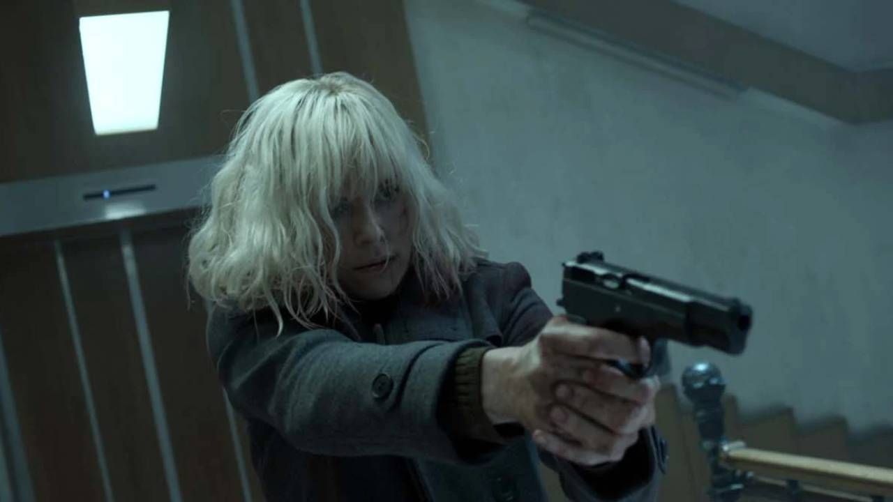 Charlize Theron en la secuencia de la pelea de 'Atómica'