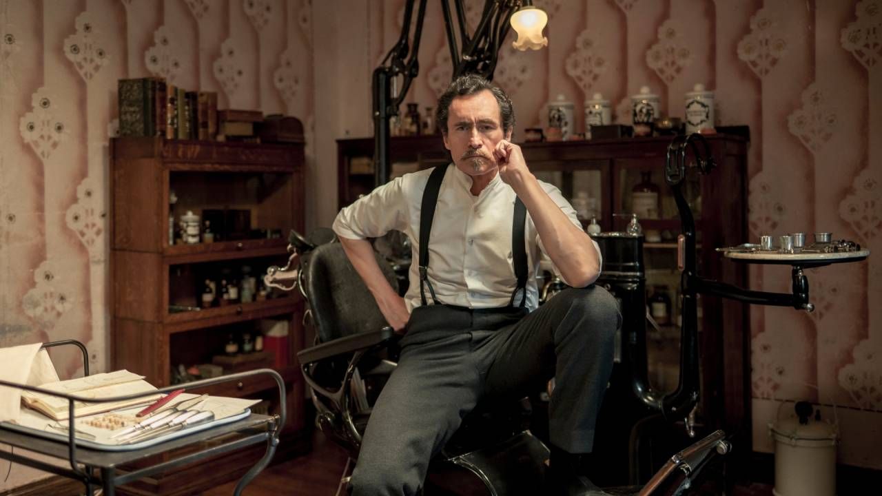 Demián Bichir como el protagonista de 'El dentista'