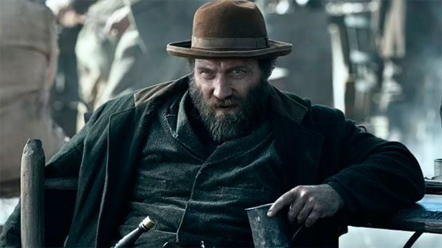 Jai Courtney en Érase una vez en el Oeste de Netflix