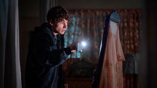 Nicholas Denton como Guy en Talamasca: La Orden Secreta, de Anne Rice