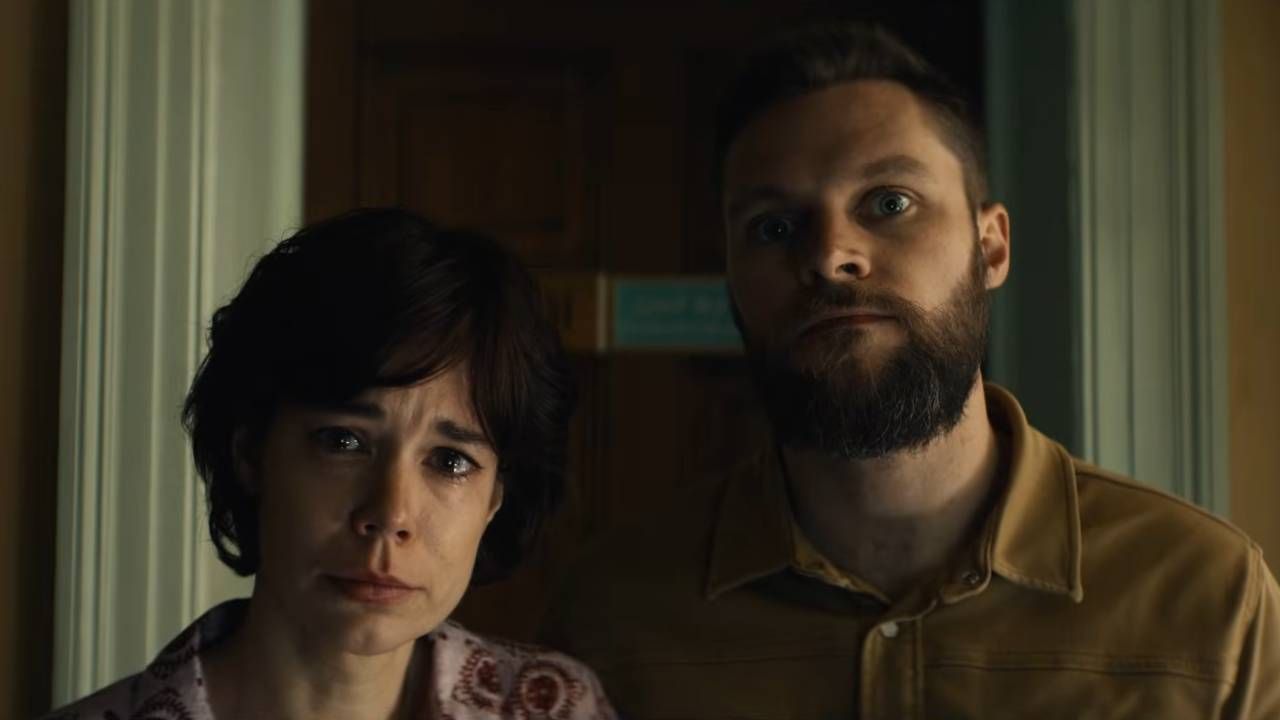 Laia Costa y Jack Reynor en 'La momia de Lee Cronin'