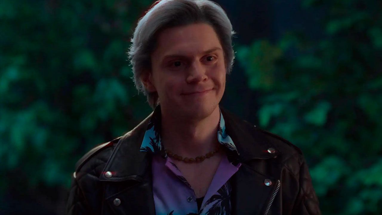 Evan Peters como Ralph Bohner