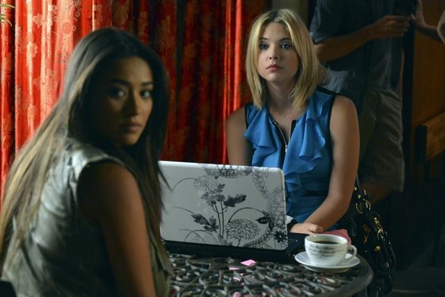 Peque As Mentirosas Peque As Mentirosas Foto Ashley Benson Shay Mitchell Foto Sobre