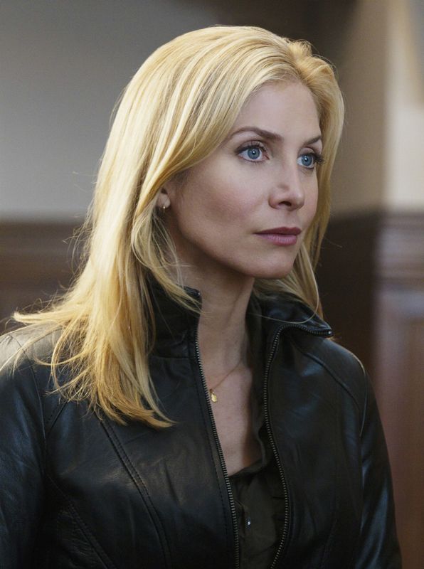 V (2009) : Foto Elizabeth Mitchell - Foto 27 sobre 136 - SensaCine.com