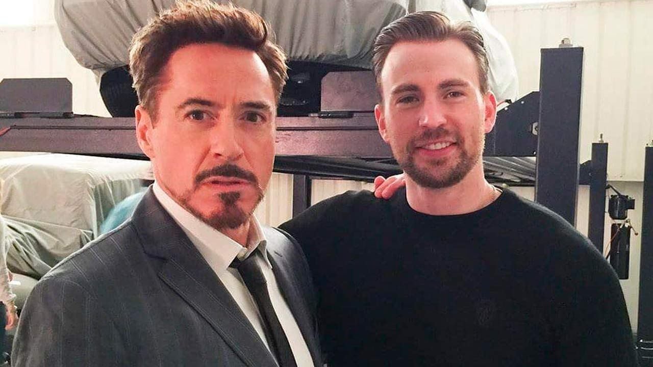 Robert Downey Jr. felicita a Chris Evans con un "beso en la mejilla" (y