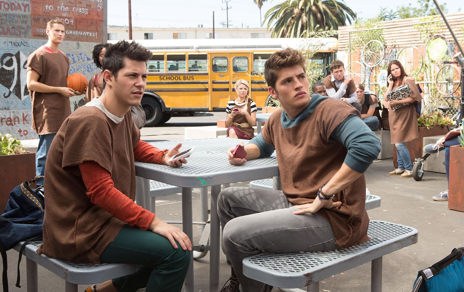 Films Et Séries Tv Avec Gregg Sulkin Las farsantes: Foto Gregg Sulkin, Michael J. Willett - 5 sobre un total