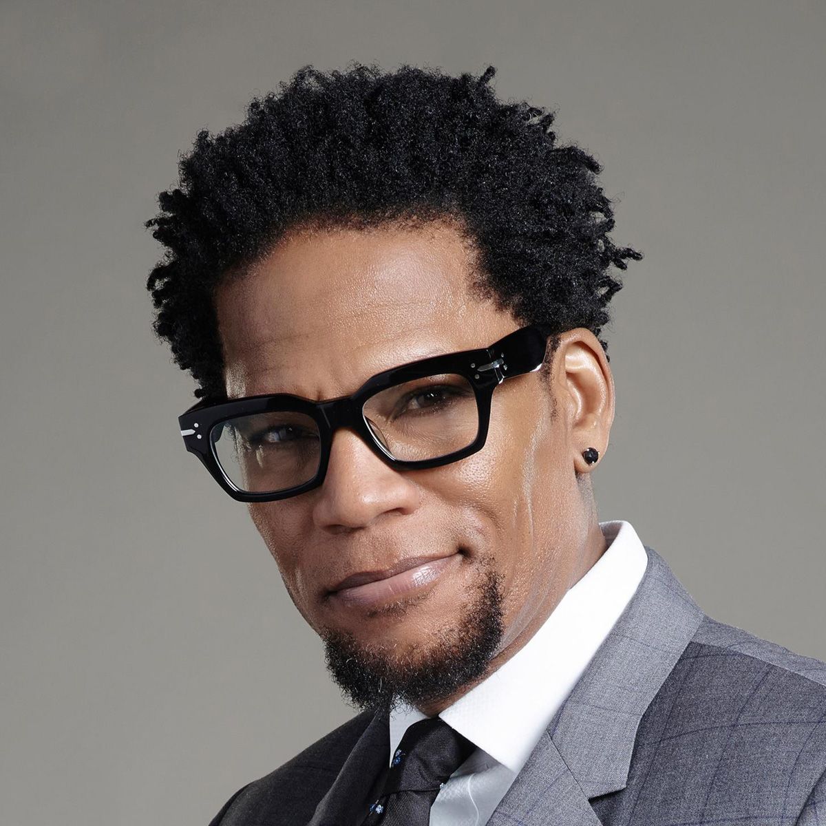 Foto de D.L. Hughley - Foto D.L. Hughley - Foto 5 de 9 - SensaCine.com - D.L. Hughley Height – Comedy Great's True Size