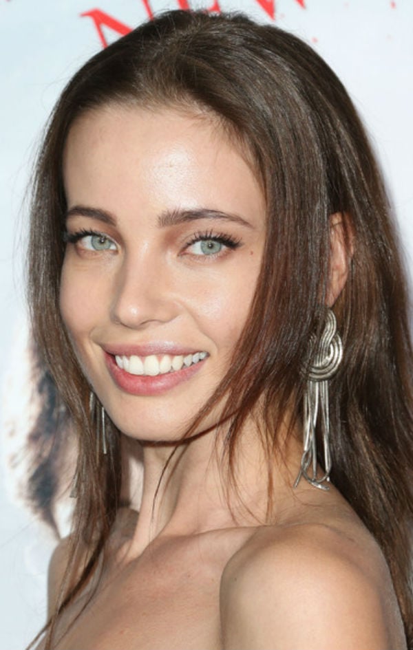 Stephanie Corneliussen languages