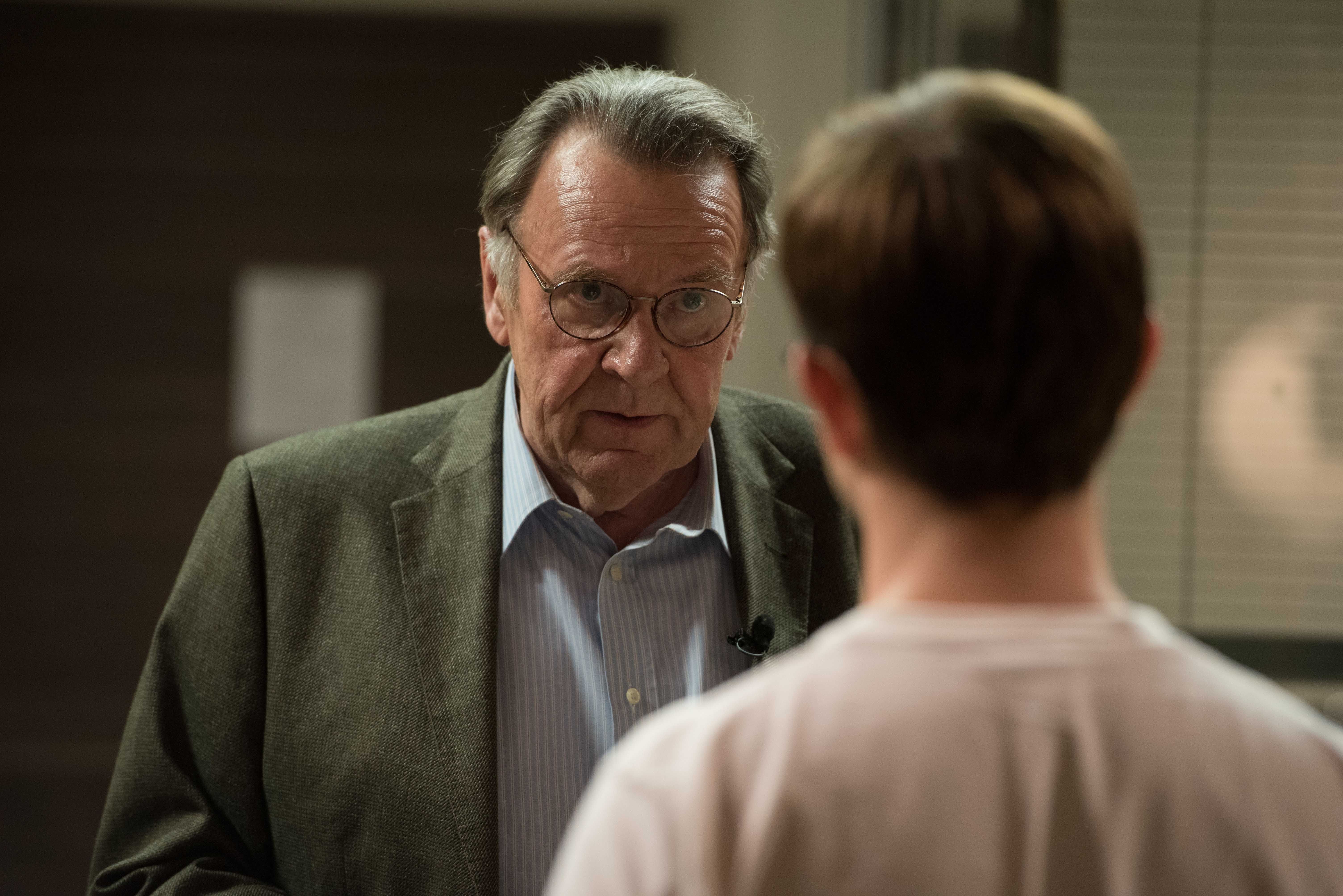 Foto de Tom Wilkinson Snowden Foto Joseph GordonLevitt, Tom