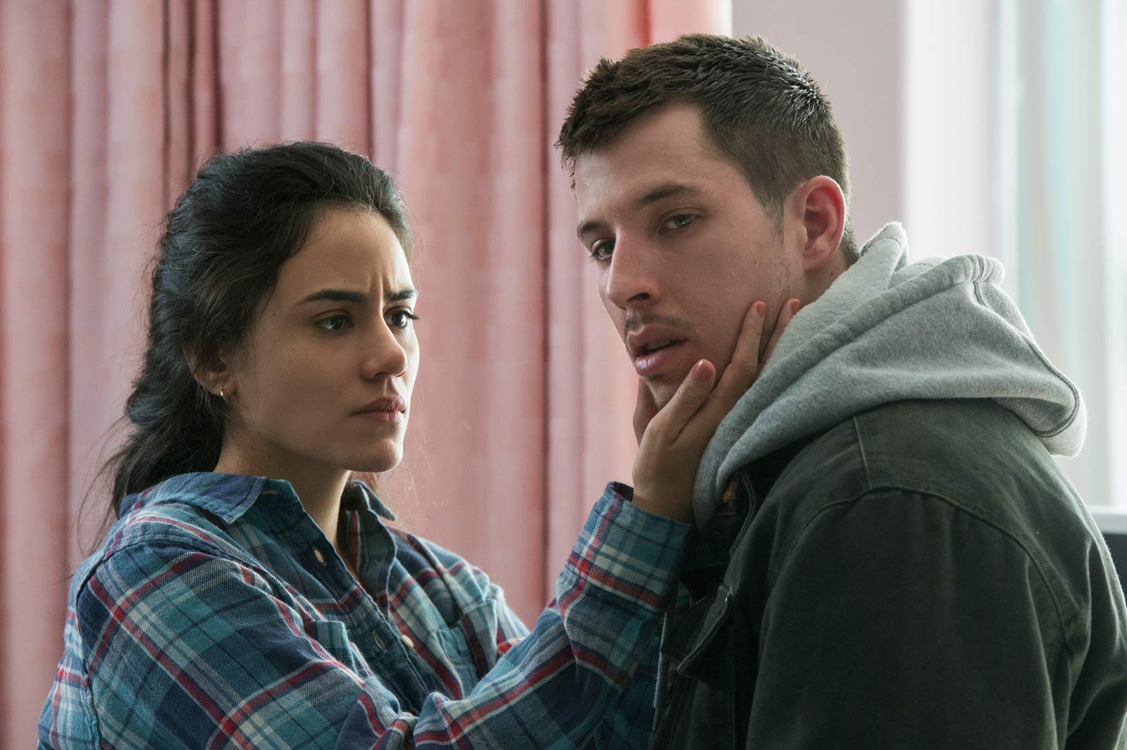 Seven Seconds: Foto Beau Knapp, Michelle Veintimilla - 10 sobre un