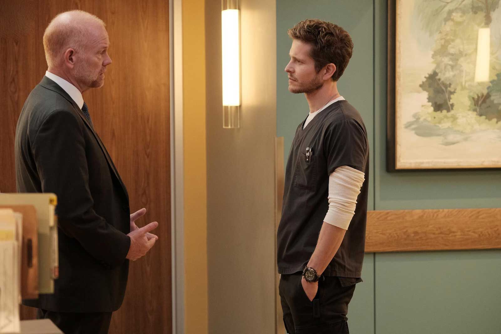 Foto de Glenn Morshower - The Resident : Foto Matt Czuchry, Glenn Morshower - Foto 2 de 11
