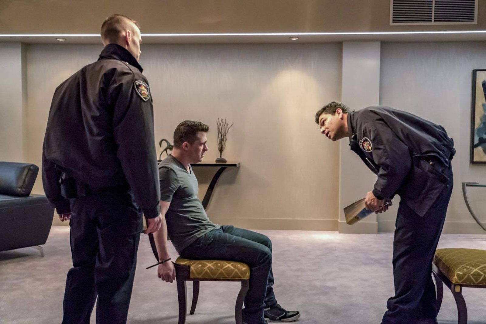 стрела сериал 6 сезон. джеймс кидни стрела. стрела(сериал, 2012–2020) arrow vigilante. колтон хэйнс 2020. тея куин стрела 6 сезон.