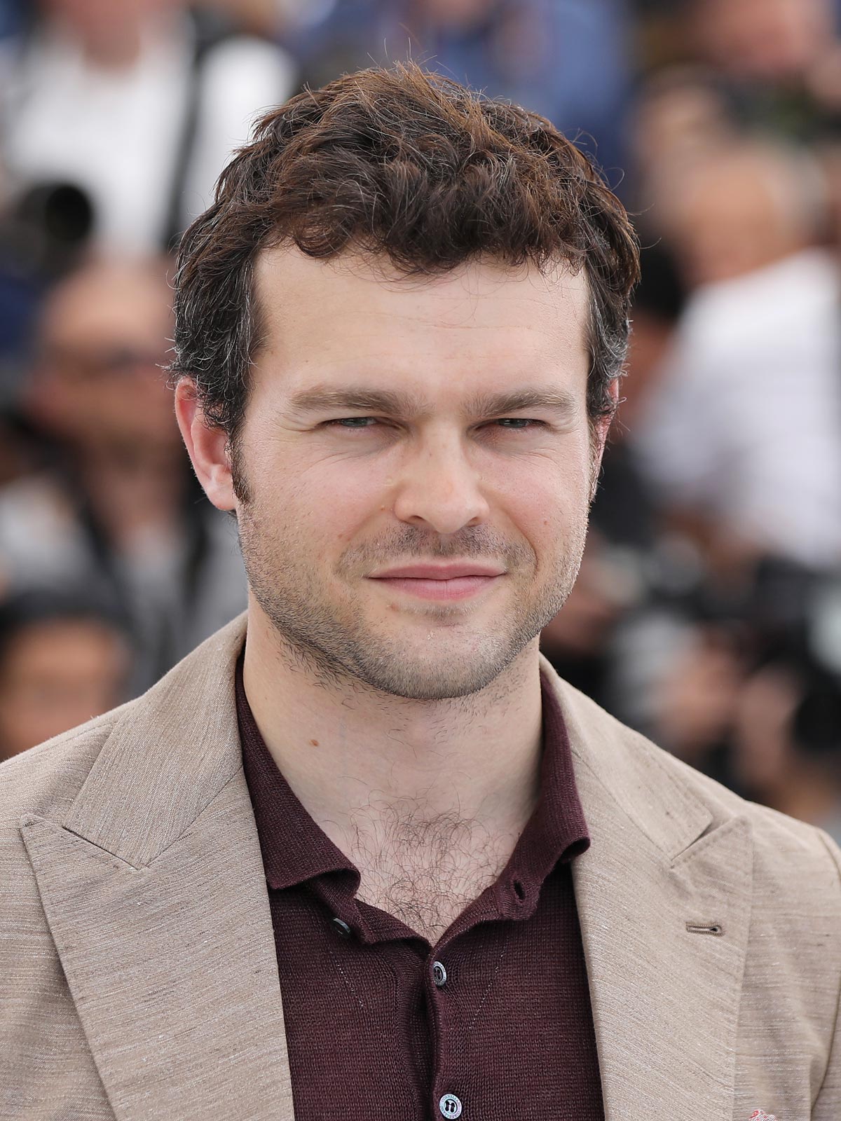 ¿Cuánto mide Alden Ehrenreich? 2362699