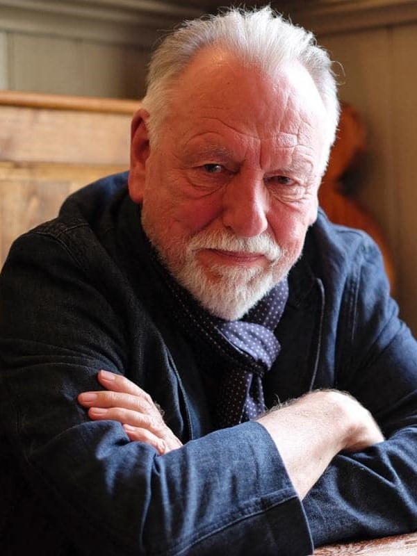 ¿Cuánto mide Kenneth Cranham? 0928580