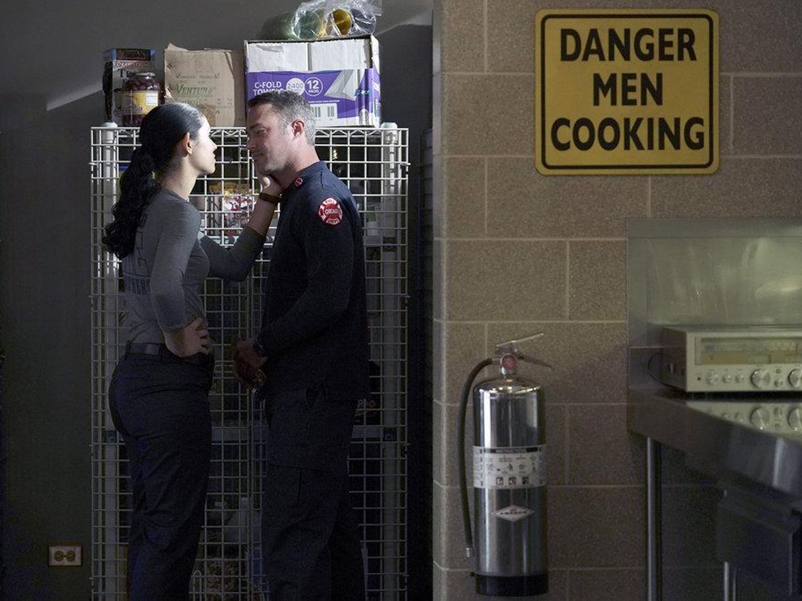 Chicago Fire: Foto Miranda Rae Mayo, Taylor Kinney - 233 Sobre Un Total ...