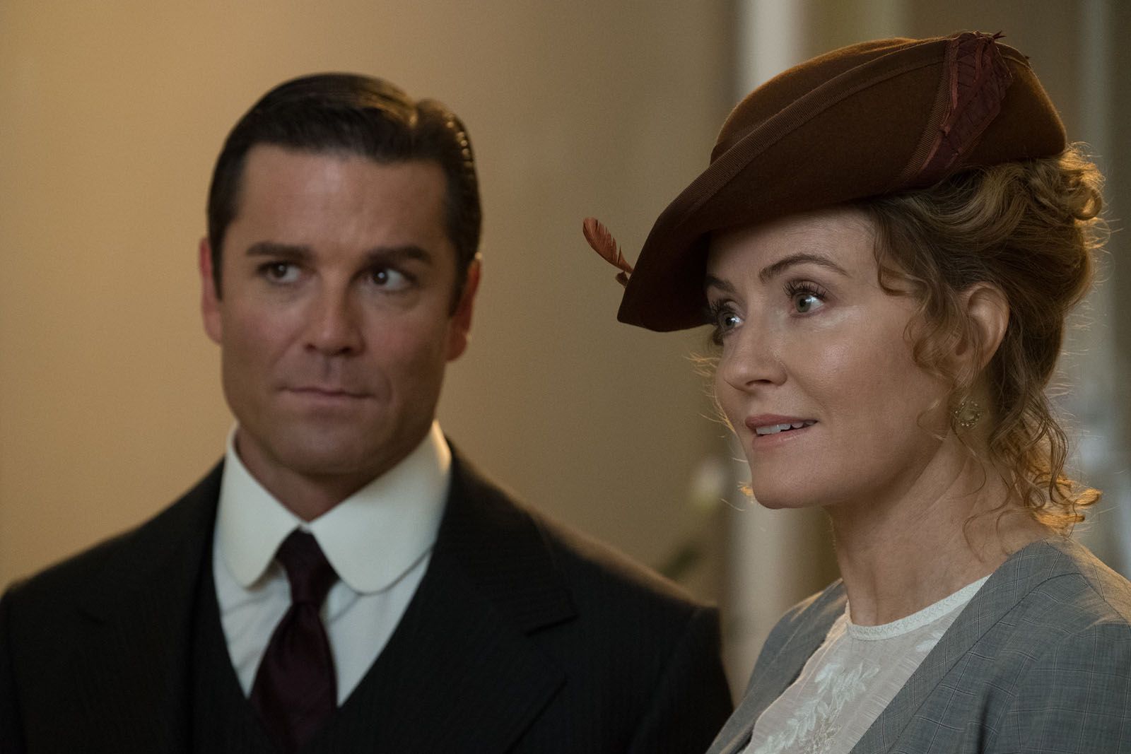 Films Et Séries Tv Avec Yannick Bisson Los misterios de Murdoch: Foto Helene Joy, Yannick Bisson - 64 sobre un
