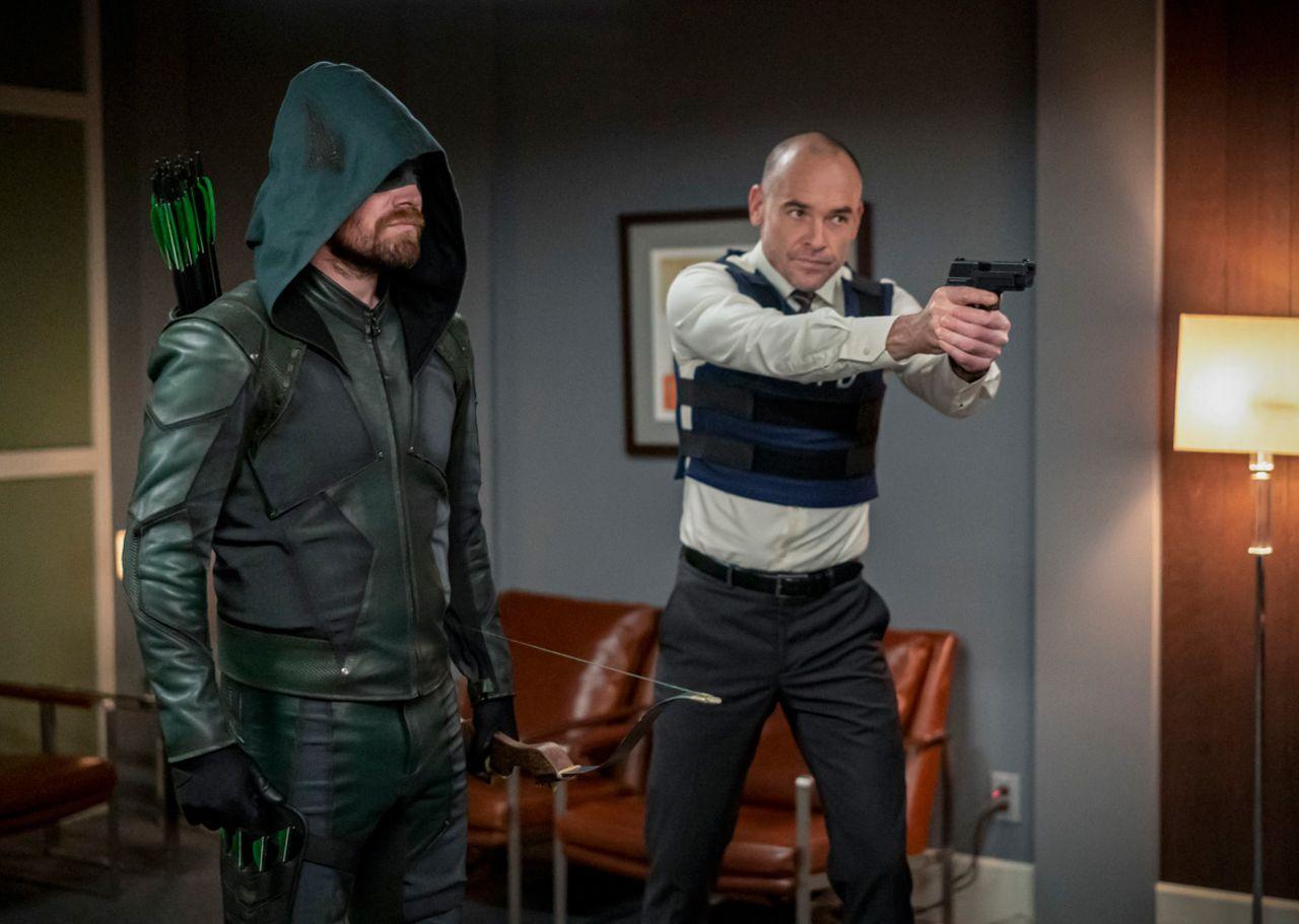 Arrow Foto Paul Blackthorne Stephen Amell 21 Sobre Un Total De 1093 4847