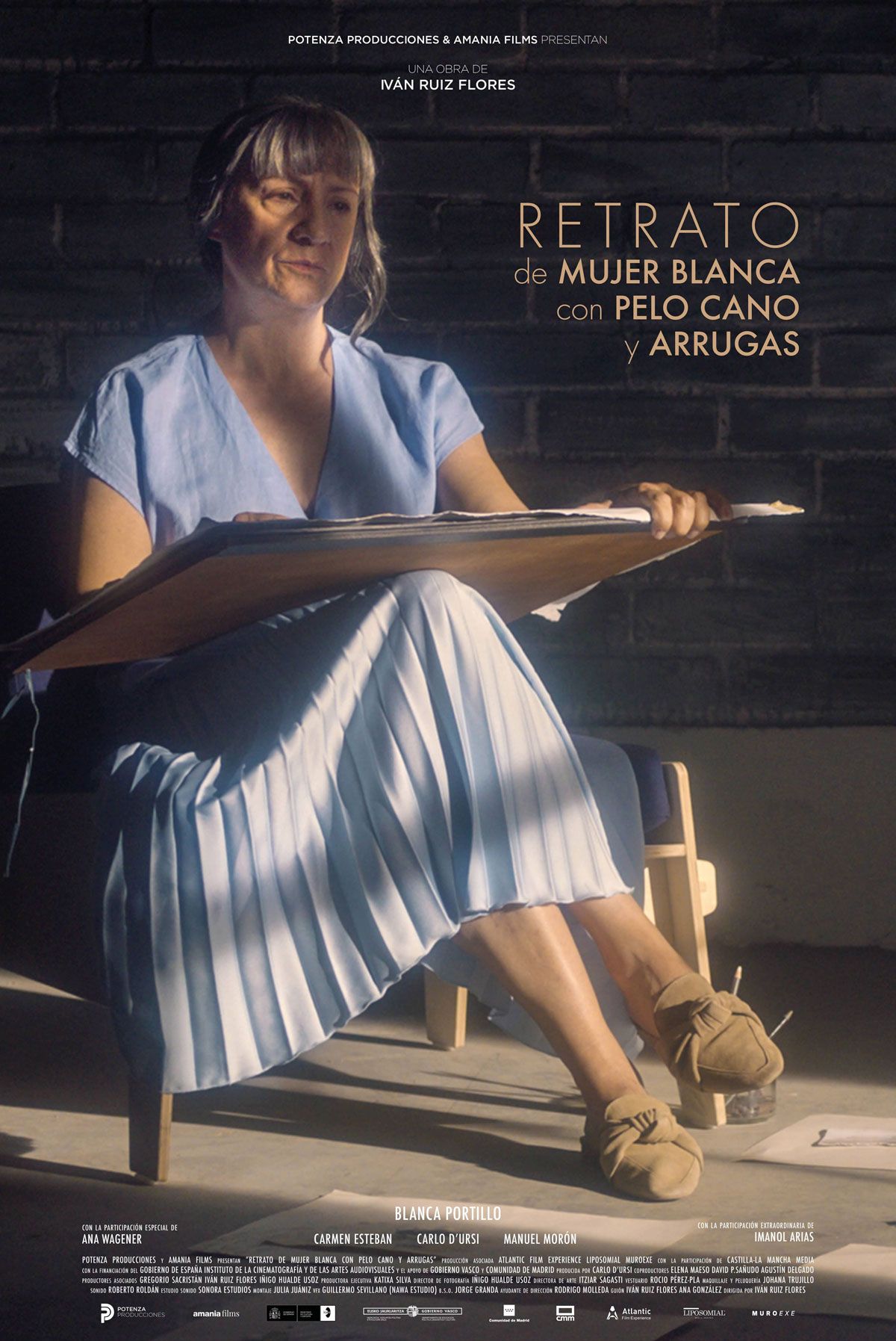 Retrato de mujer blanca con pelo cano y arrugas - Película 2019