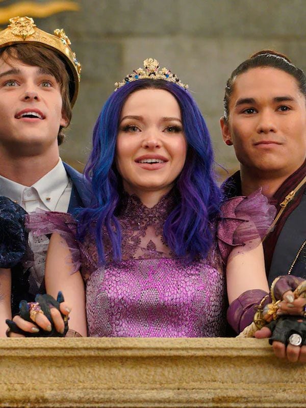 Наследники 2015 митчелл хоуп. Мэл и иви наследники. Descendants fanfic the rise of red. Мэл наследники 3. Наследники дисней.