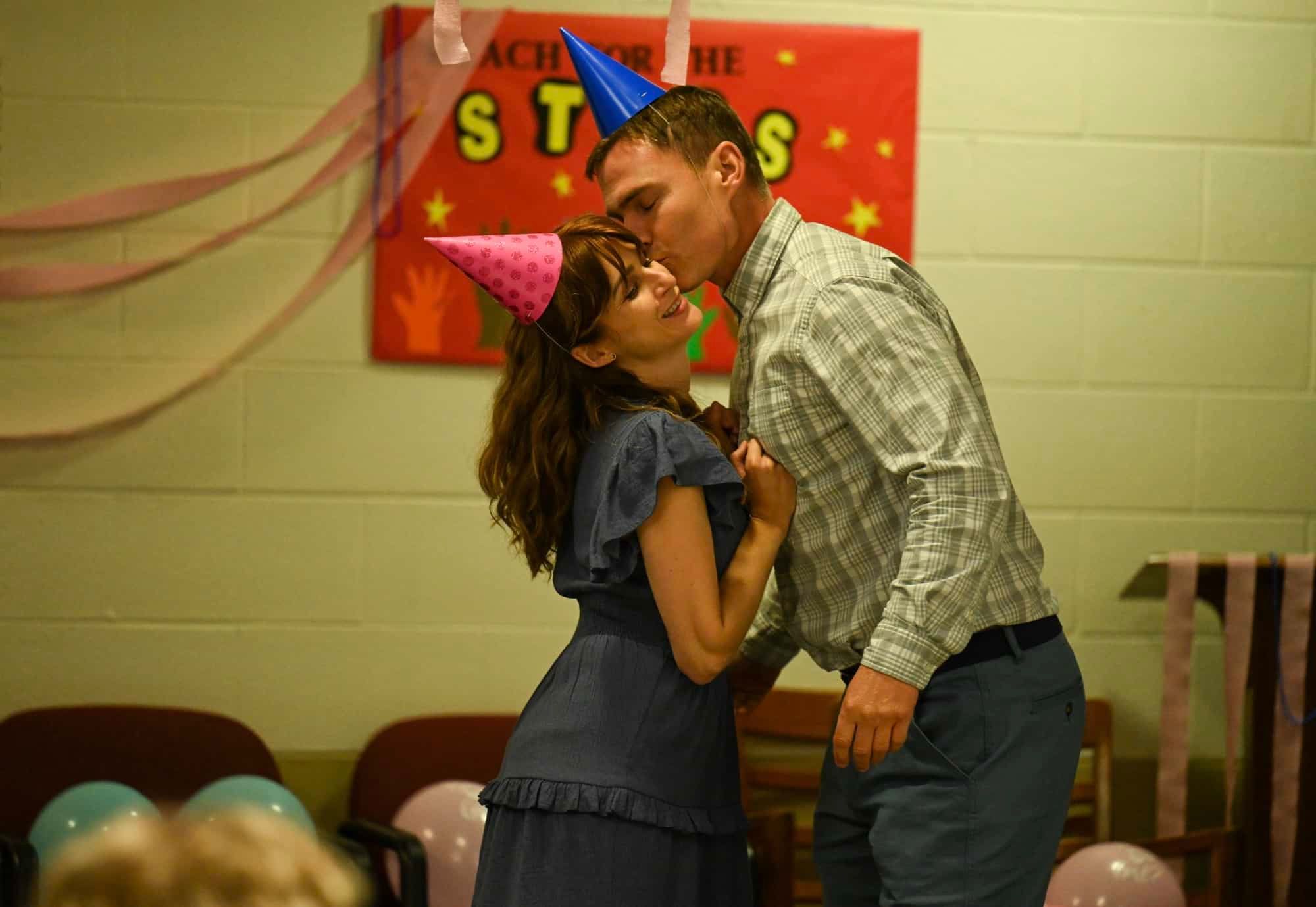 foto-de-seann-william-scott-welcome-to-flatch-foto-aya-cash-seann