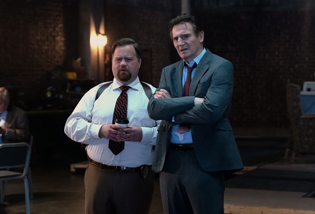 Agárralo como puedas : Foto Paul Walter Hauser, Liam Neeson