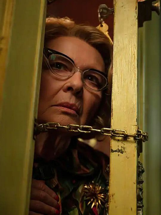 Apartment 7A : Cartel