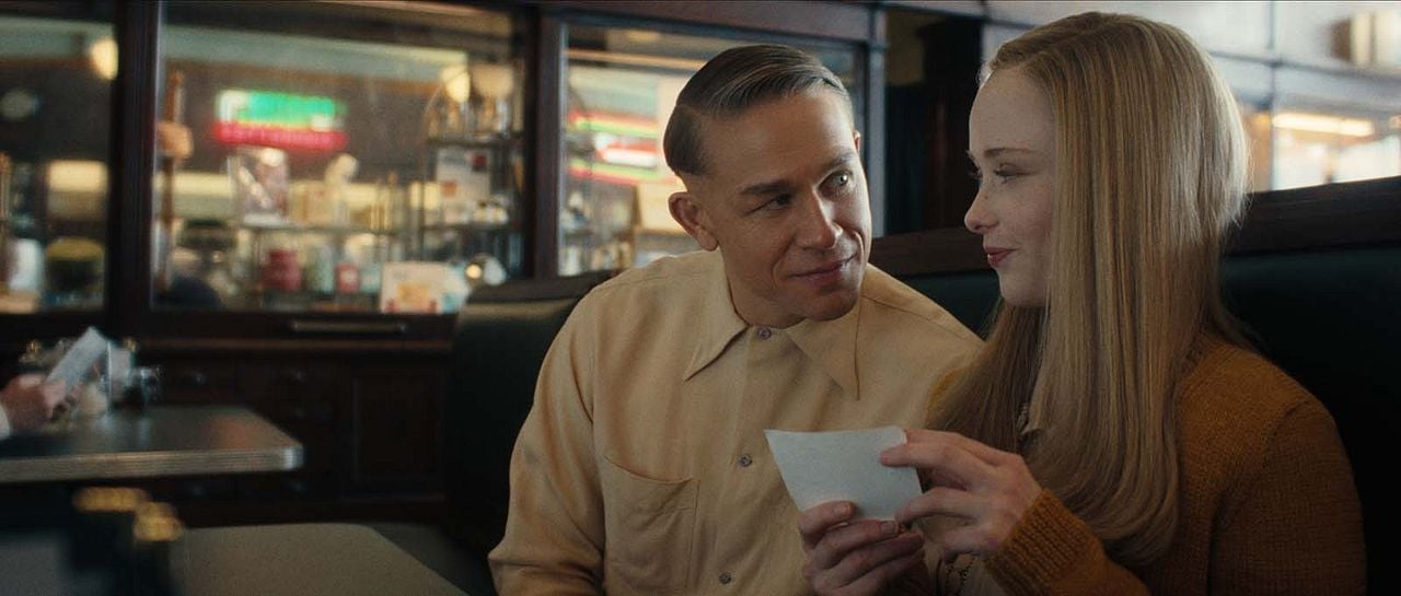 Monstruo: La historia de Ed Gein : Foto Charlie Hunnam, Suzanna Son